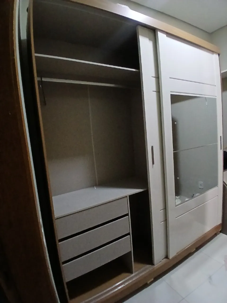 Guarda roupa semi novo