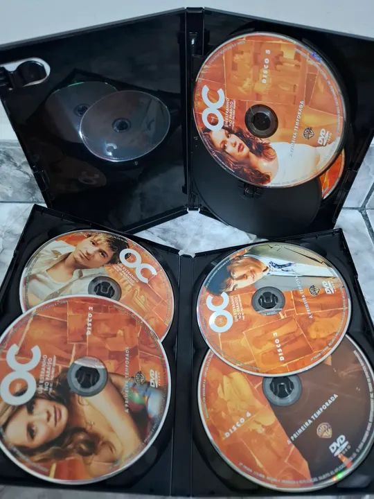 Box com 7 DVDs originais - The OC - Foto 5