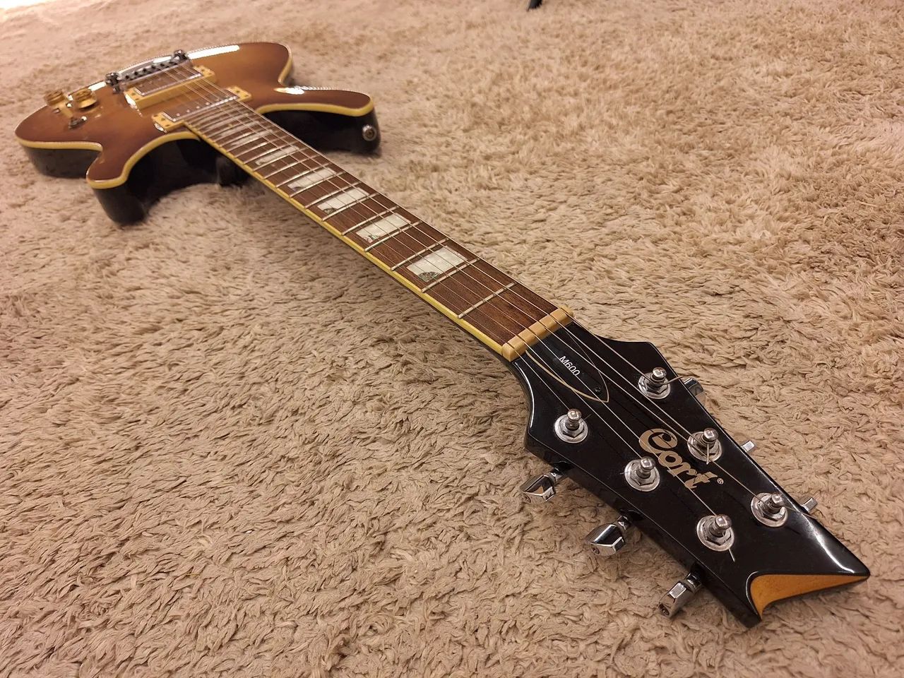 Guitarra Cort M600 com Captadores Duncan Designed - Foto 4