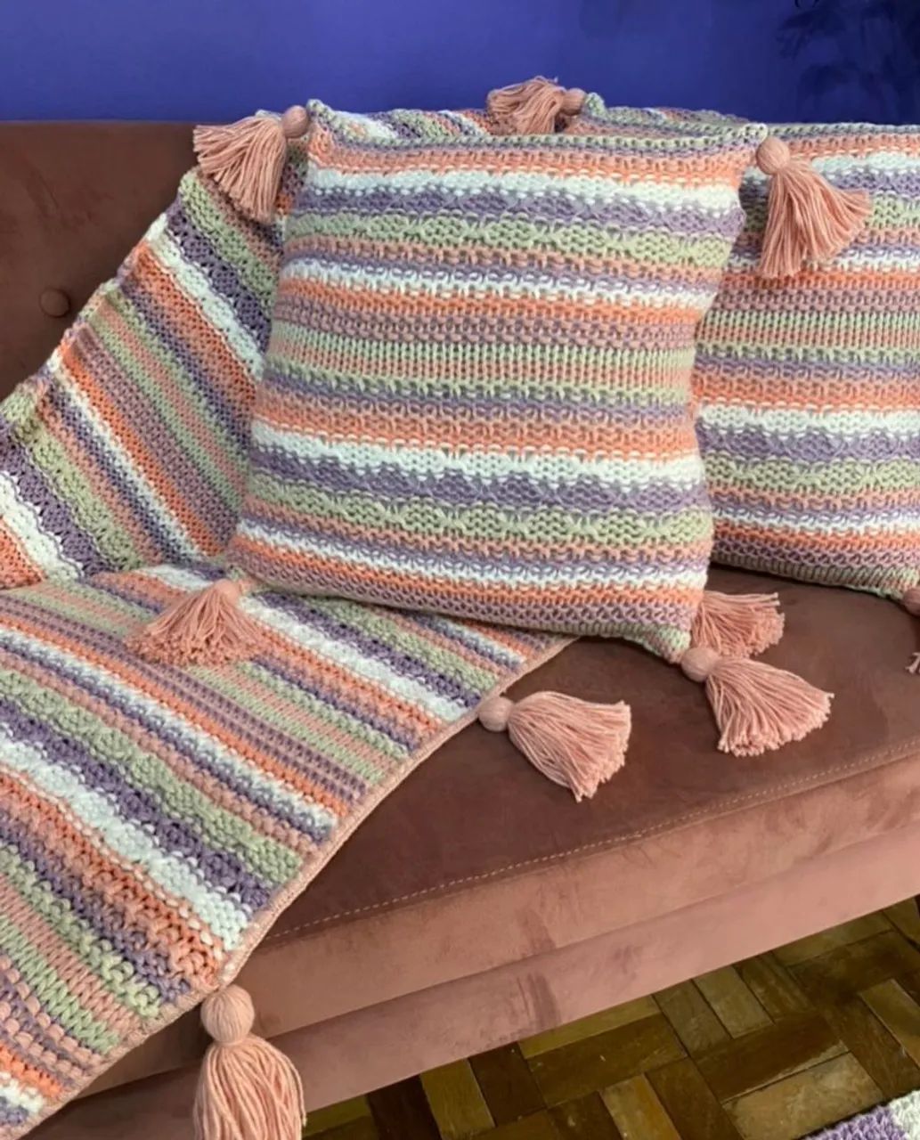 Manta feita em Tricô c/2 almofadas - NOVA