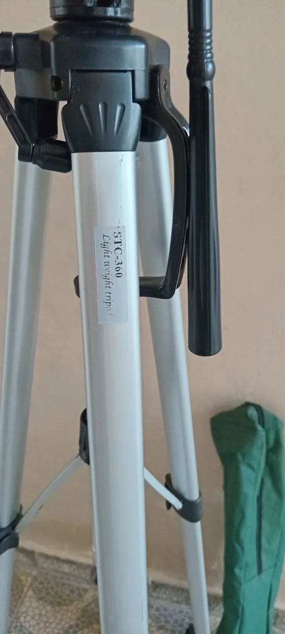 Tripé para Câmera - Leve e Ajustável - Foto 5