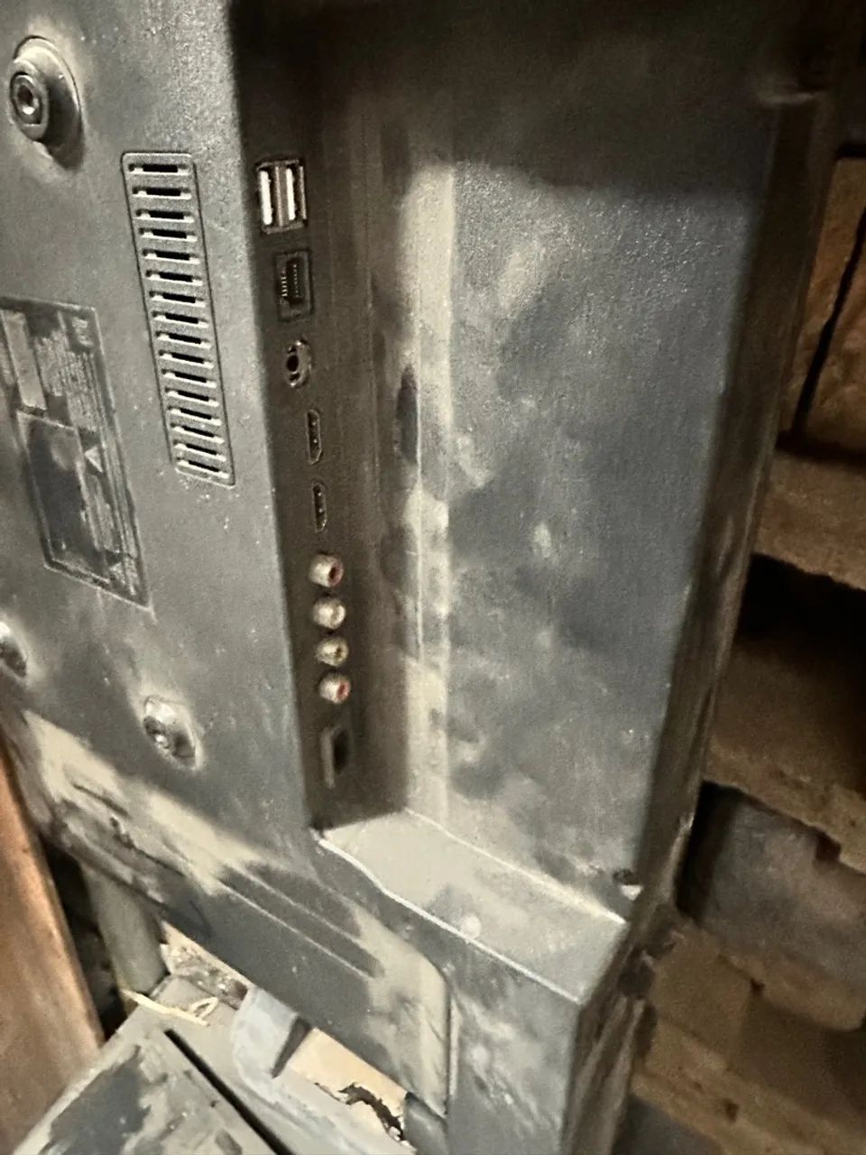 Tv Philco tela quebrada para peças não tem controle não sei modelo 32 polegadas  - Foto 3