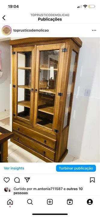 Cristaleira em madeira 