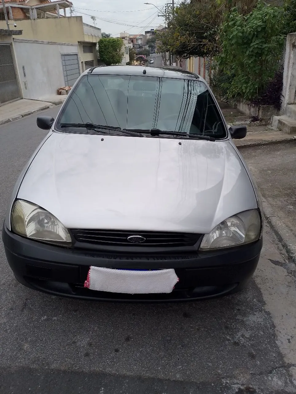 * Ford Fiesta GL - 1.0