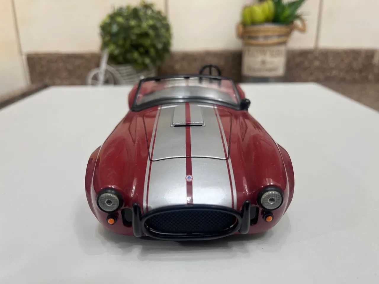 Miniatura de carro Ford Mustang Cobra - Foto 4