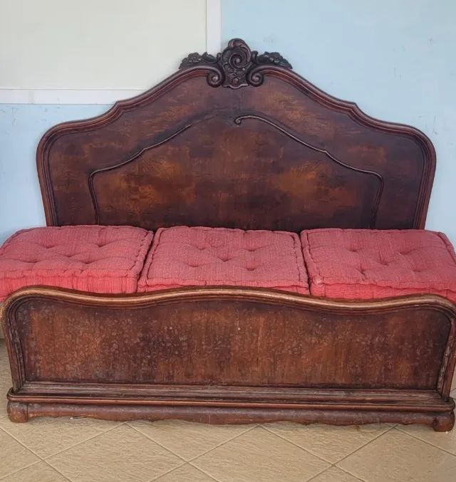 Sofá em madeira 