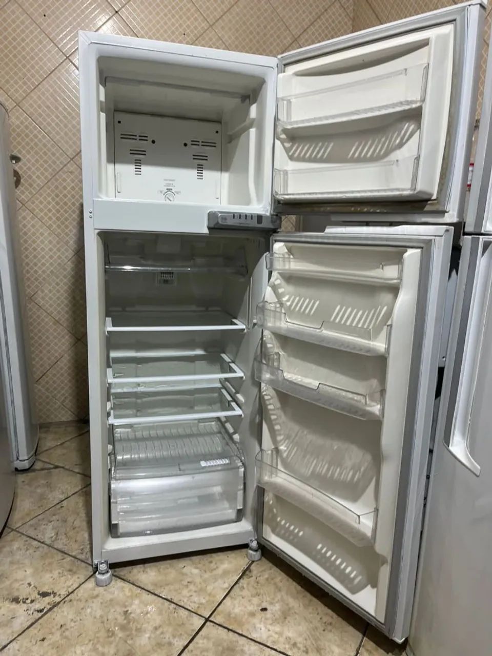 Geladeira Brastemp 350litros - Foto 2