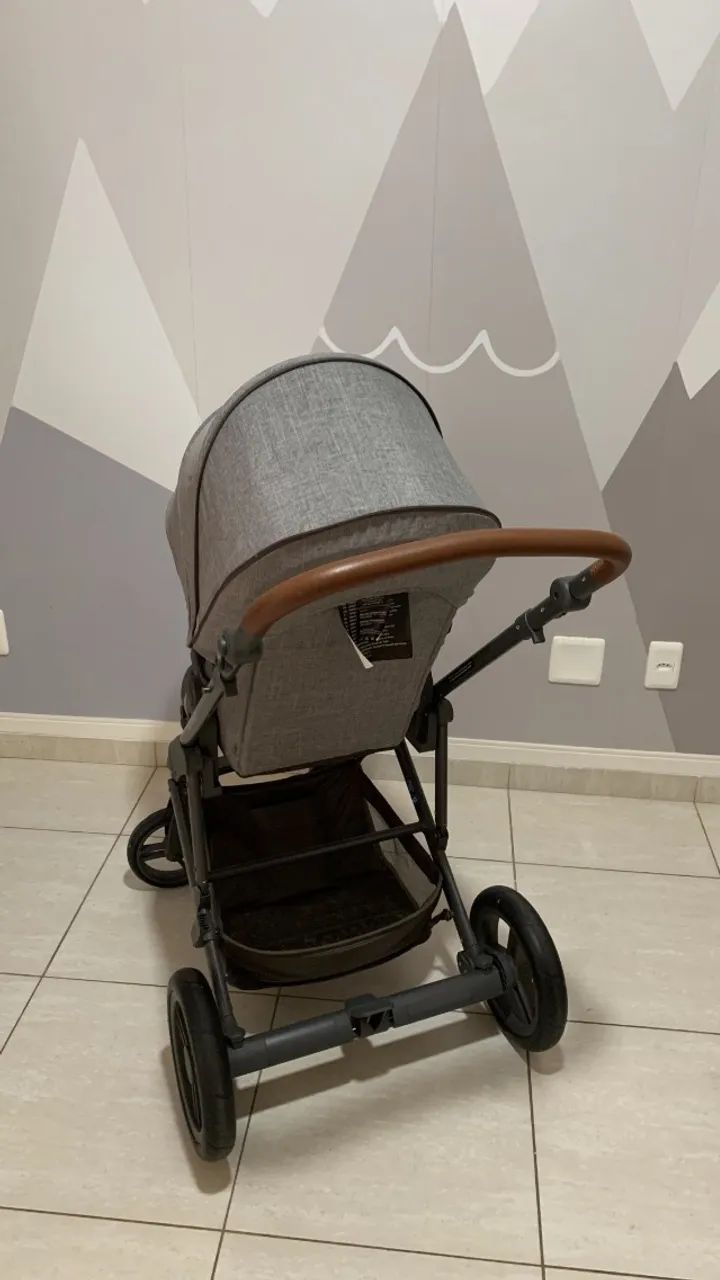 Carrinho Como 4 com Moisés + Bebê Conforto Risus + Base Isofix + Cadeirinha
