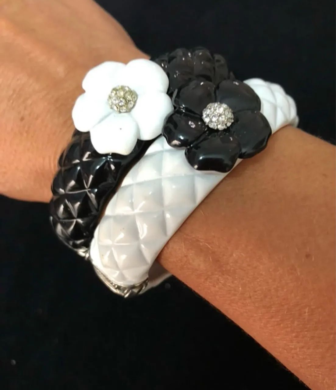 Pulseira em metal,conjunto branco e preto  - Foto 2