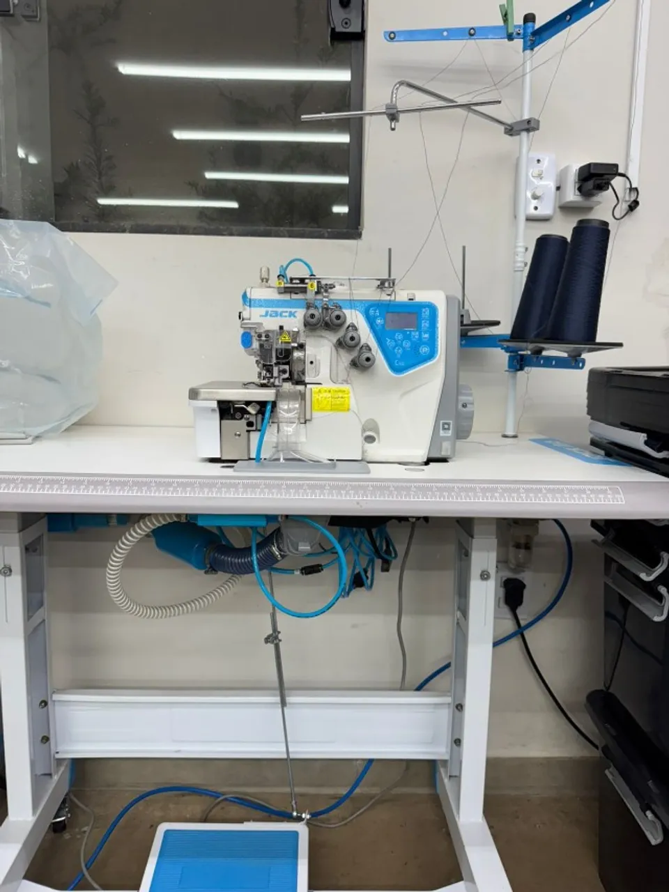 MAQUINA OVERLOCK JACK