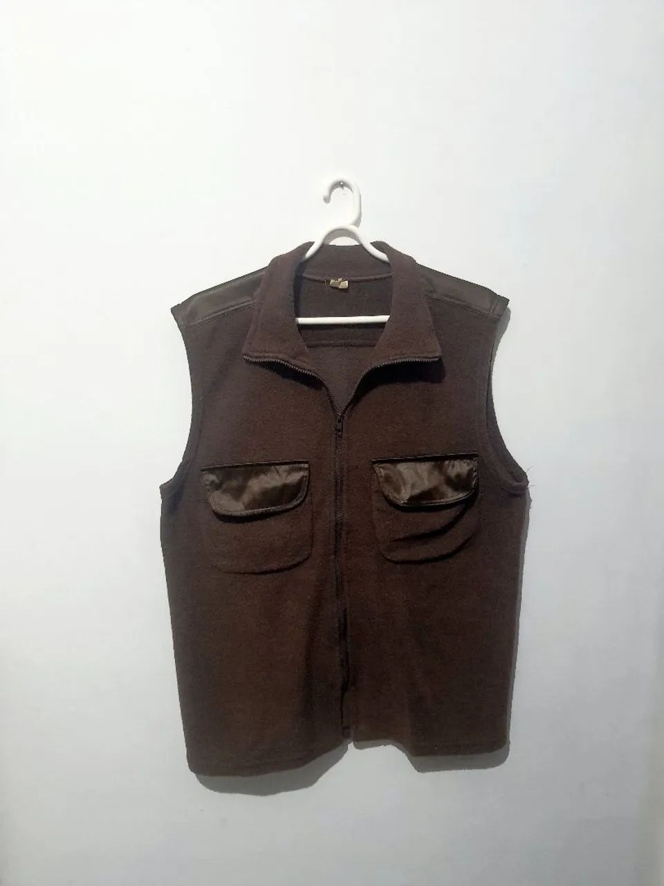 Colete de lã marrom fleece