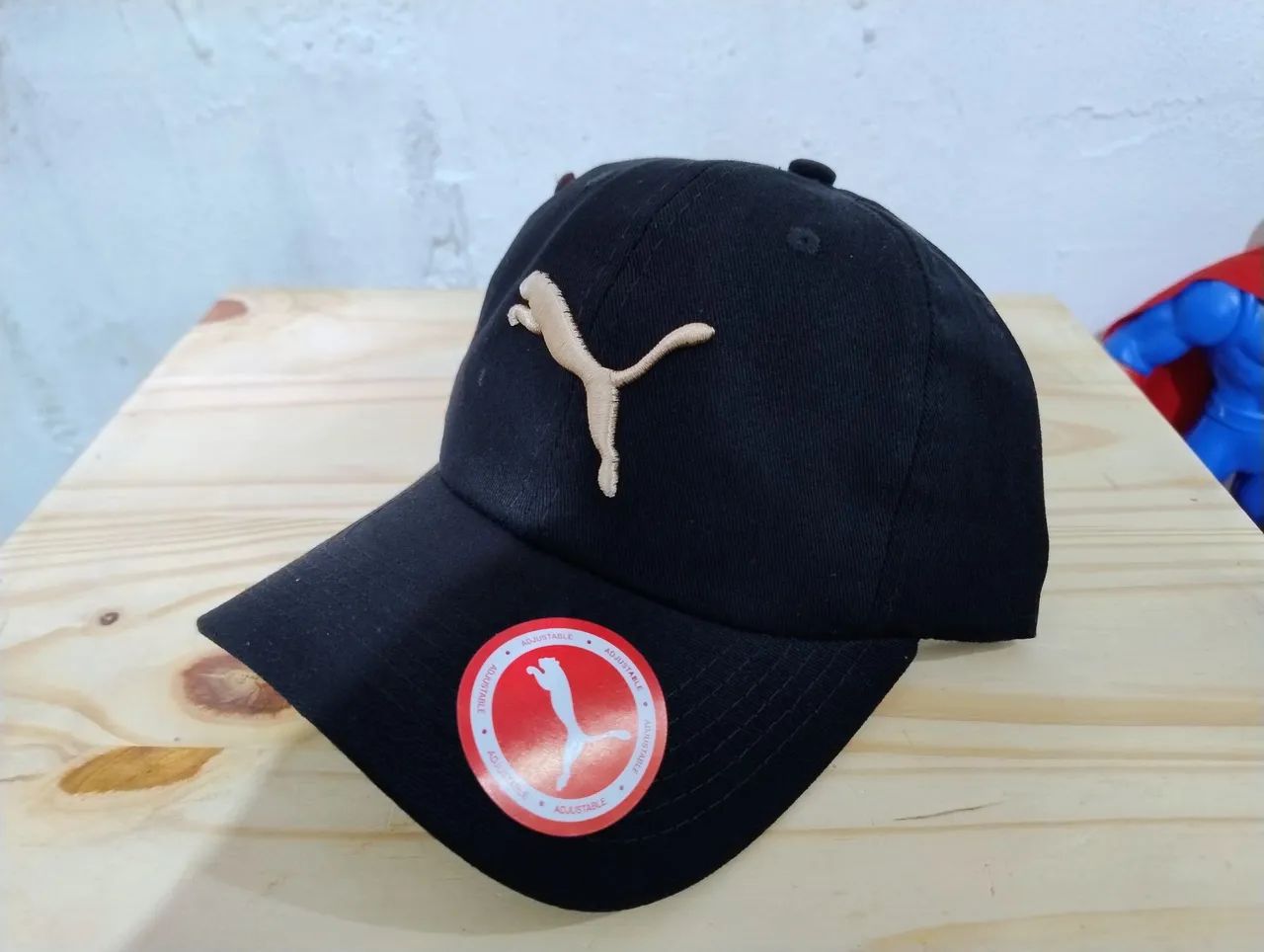 Boné Puma Preto com Logo Dourado