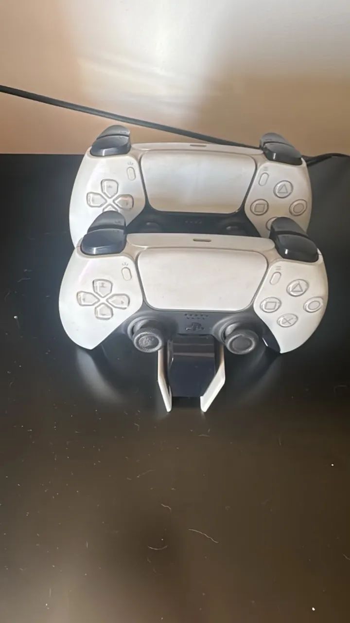 PS5 com leitor de disco + 2 controles + base de carregamento - Foto 3