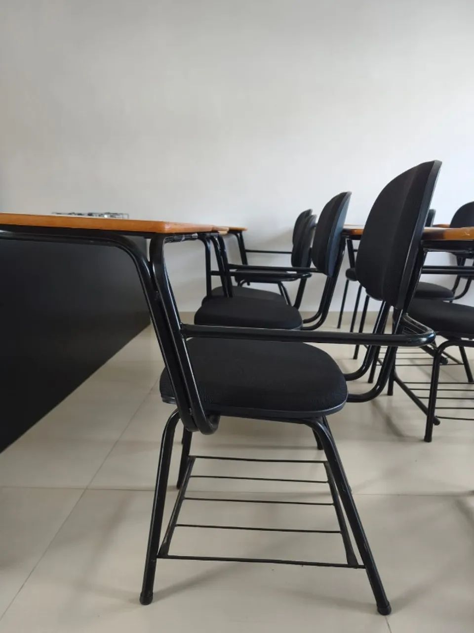 20 Cadeiras Universitárias - Foto 4