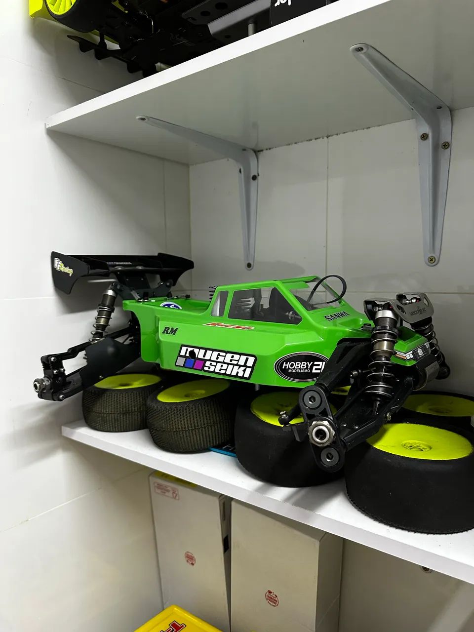 Automodelo Truggy Mugen MBX8TR nitro 