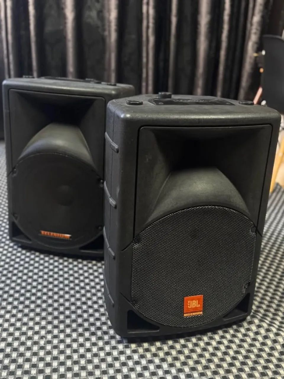 Par de caixas JBL selenium Ativa/ Passiva