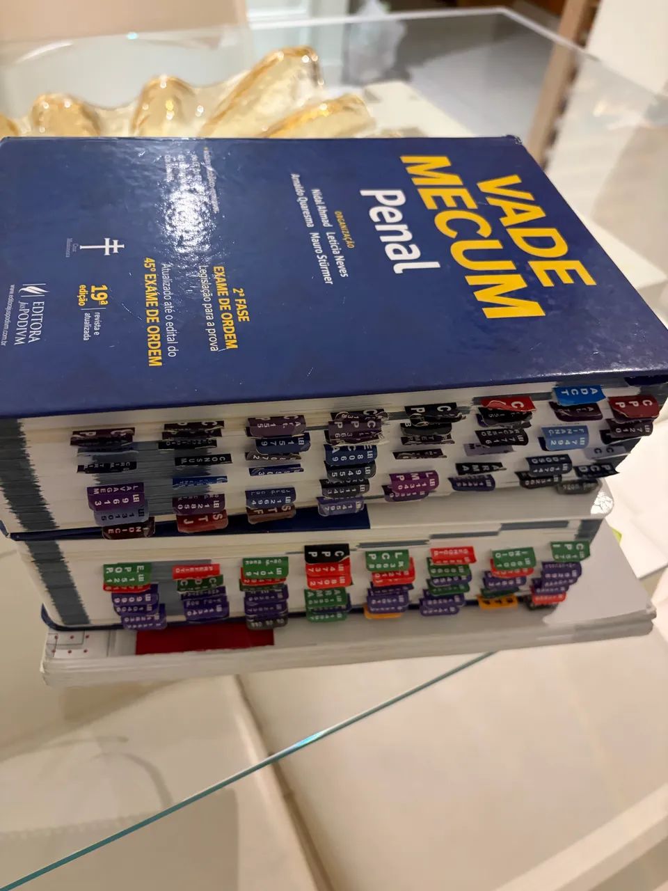 Códigos e livro de direito penal OAB 