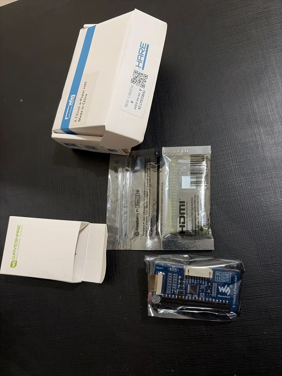 Combo Raspberry Pi Zero 2W + Waveshare 2.13 inch e-paper