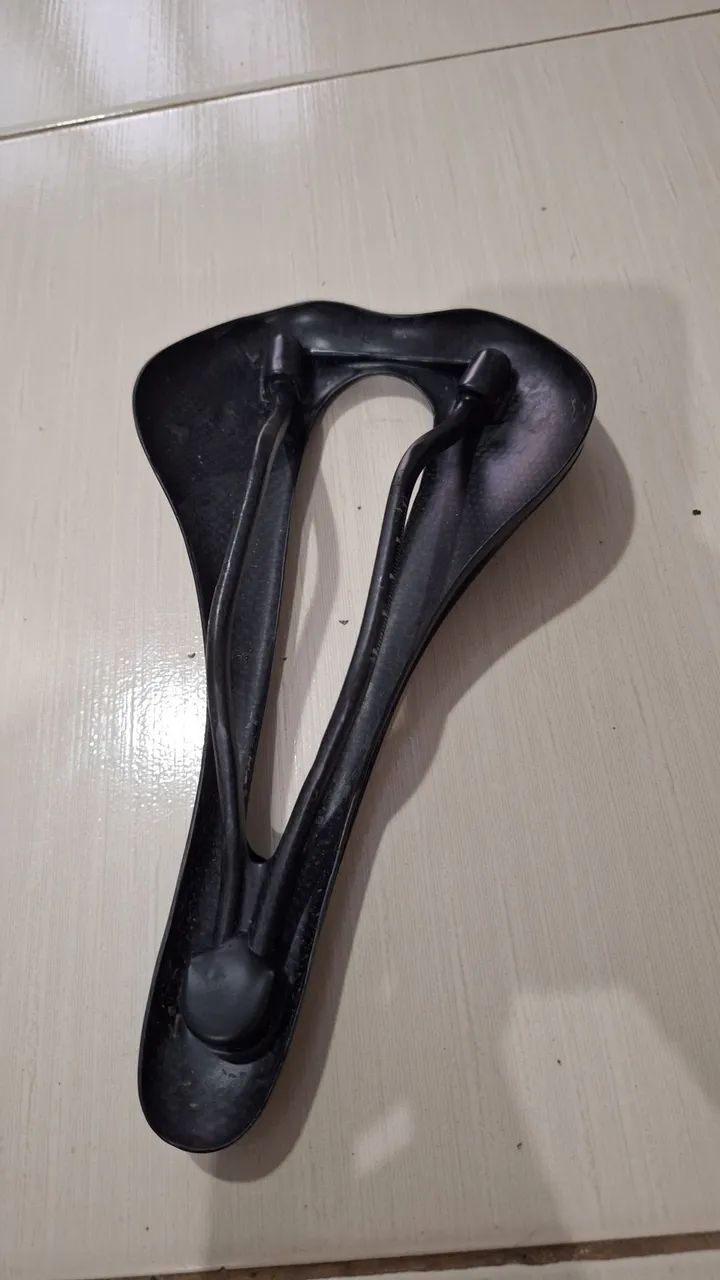 Selim superflow em carbono.  Trilho em carbono 120g - Foto 4