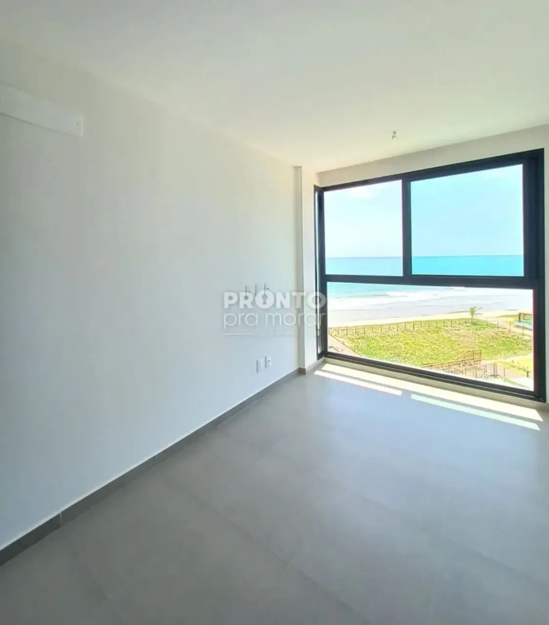 Seu flat pé na areia com vista mar