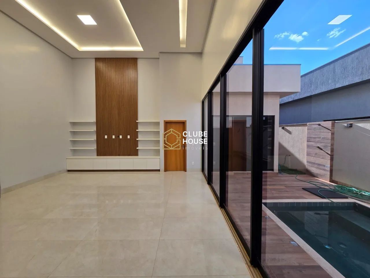Imperdível Casa com 3 Suítes + escritório, Mobiliada, Terras Alphaville Anápolis - Foto 2
