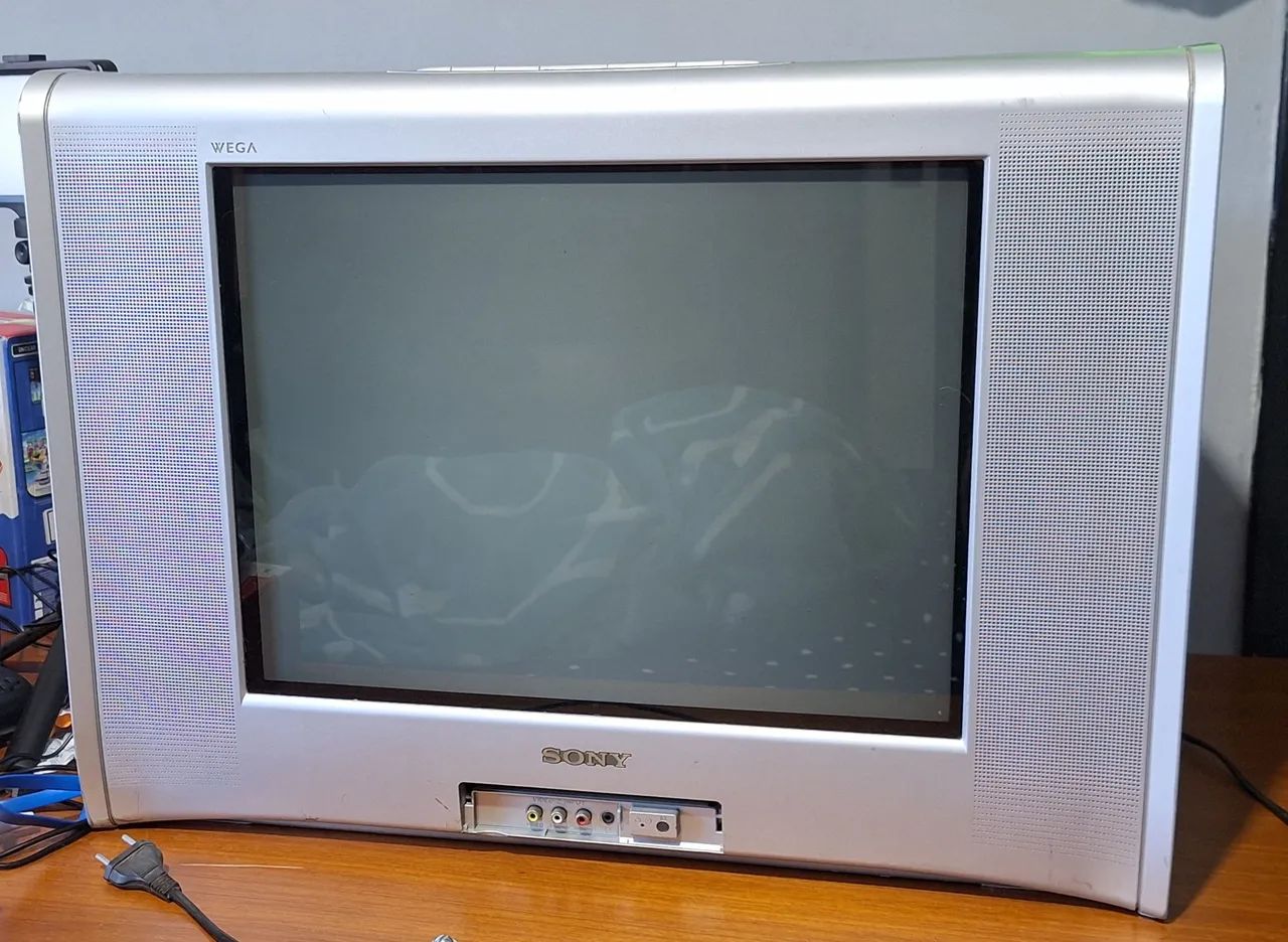 ? TV de Tubo Sony Wega 21 Polegadas - Retrô e Clássica