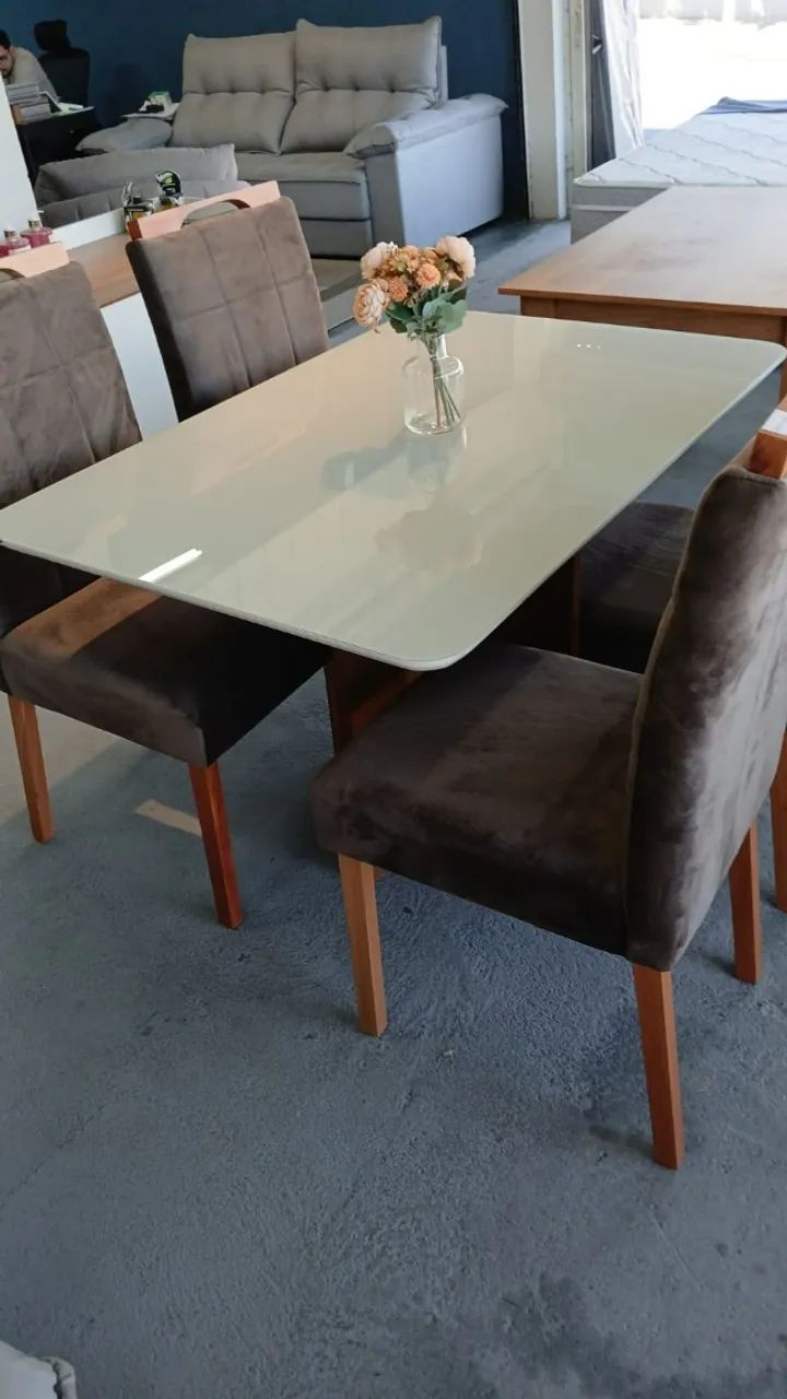 mesa madeira maciça tempo de vidro com 4 cadeiras