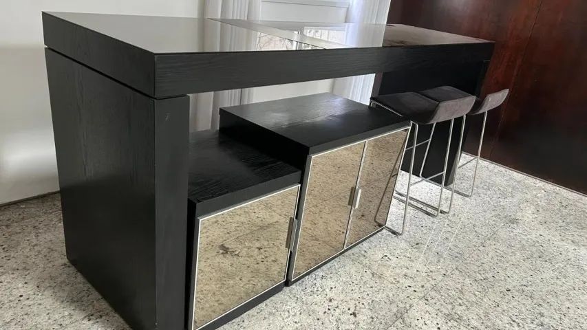 Aparador e bar completo com 02 banquetas