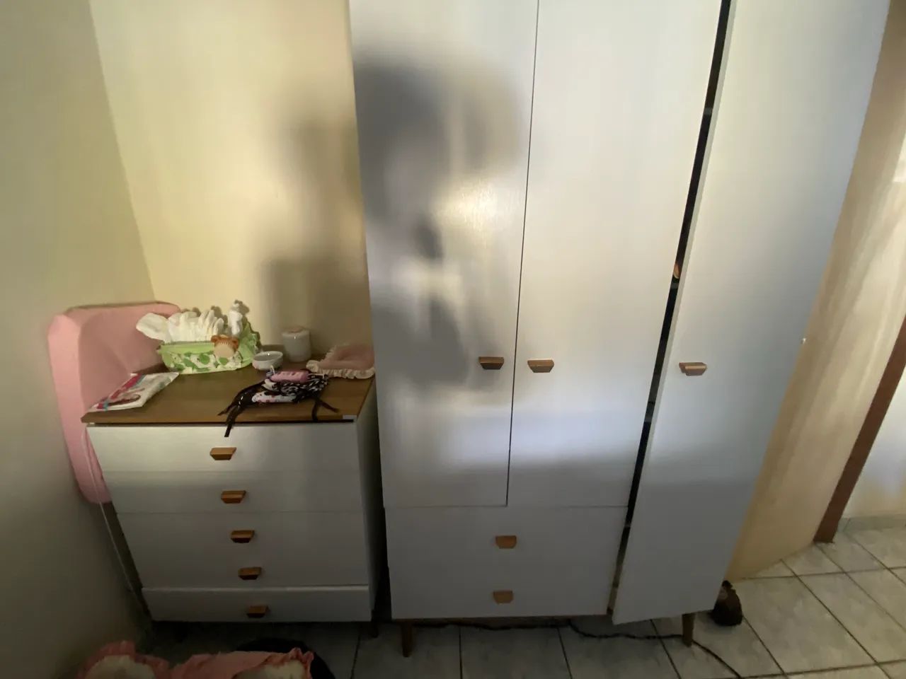  Vende-se cômoda e guarda roupa infantil - Foto 2