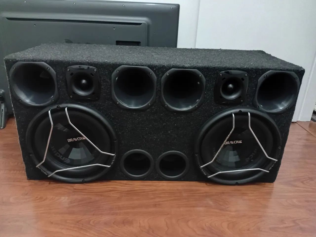 Caixa de som Subwoofer + 4 Cornetas + 2 módulos para carro