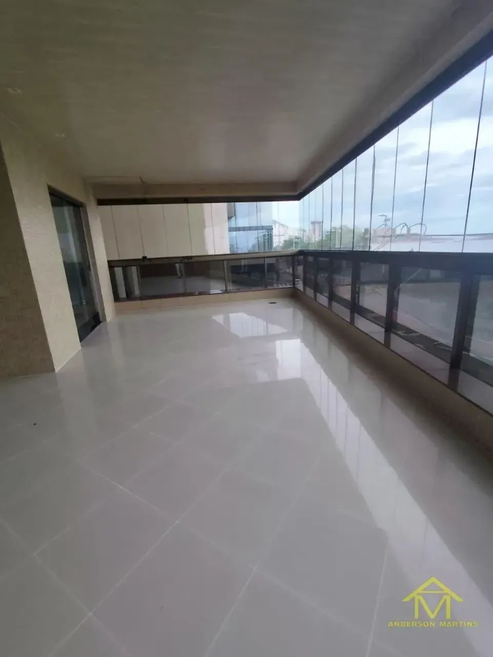 Amplo Apartamento em Itapuã: 4 Suítes com 320 m² - Foto 2