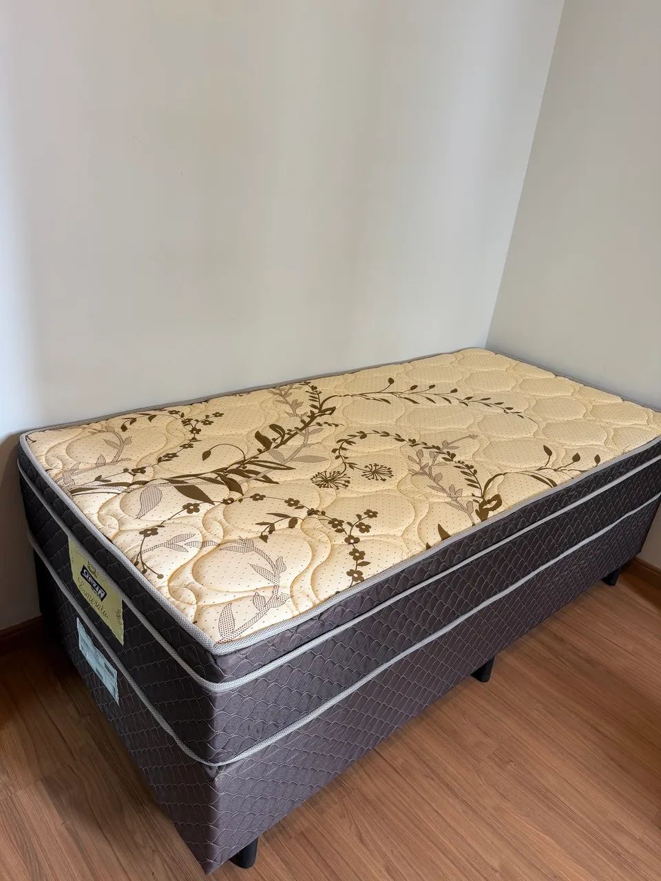 Cama BOX de solteiro (com colchão)