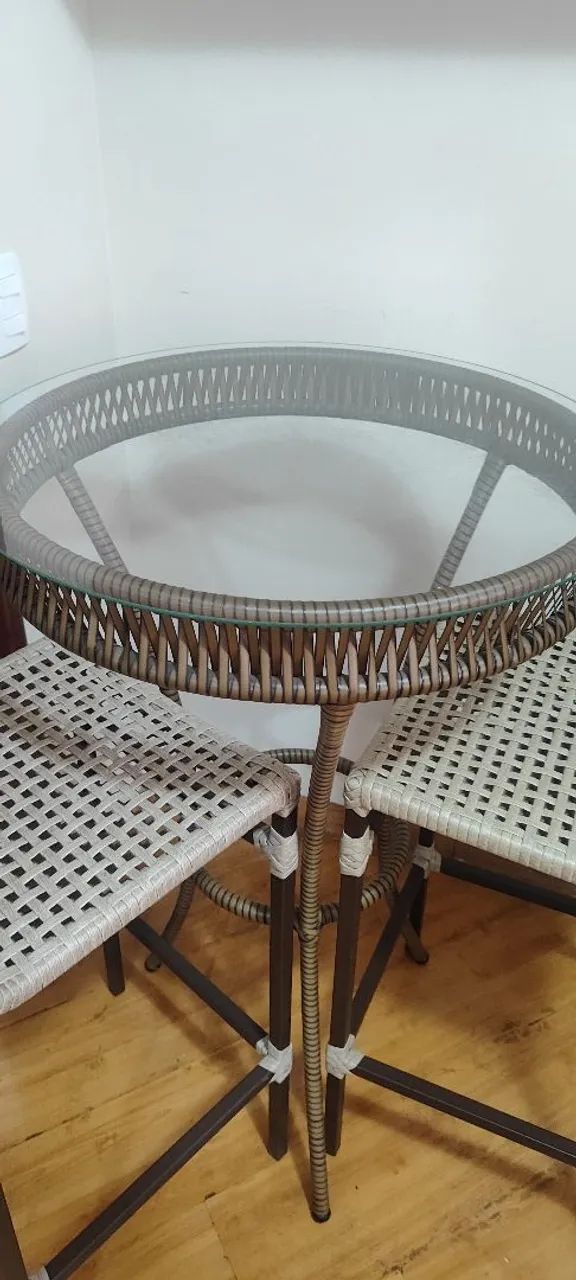 Conjunto Bistrô com Mesa de Vidro e 2 Banquetas - R$ 1.100 - Foto 3