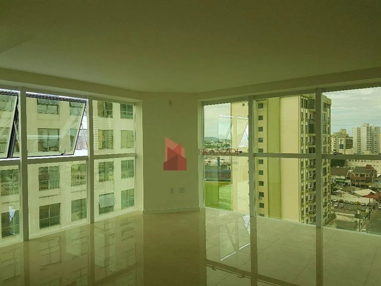 VENDA: Sala comercial - 55 m² - Centro - Itajaí/SC