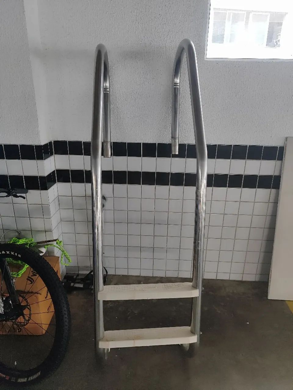 Escada de piscina 