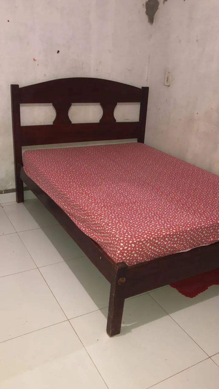 Vendo cama de casal de madeira - Foto 5