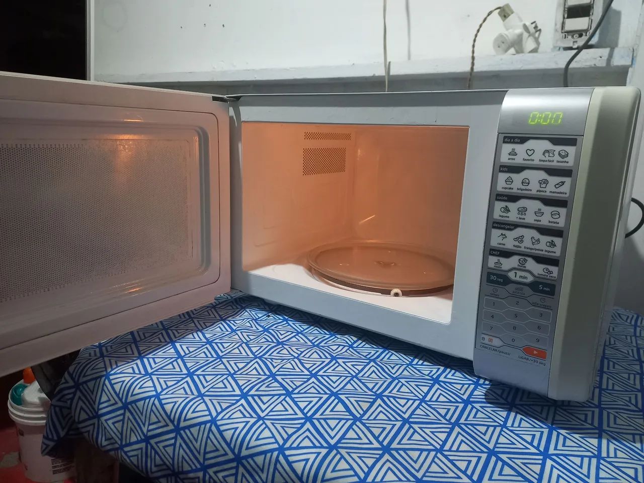 Micro-ondas Midea 31 litros com 3 meses de garantia  - Foto 4