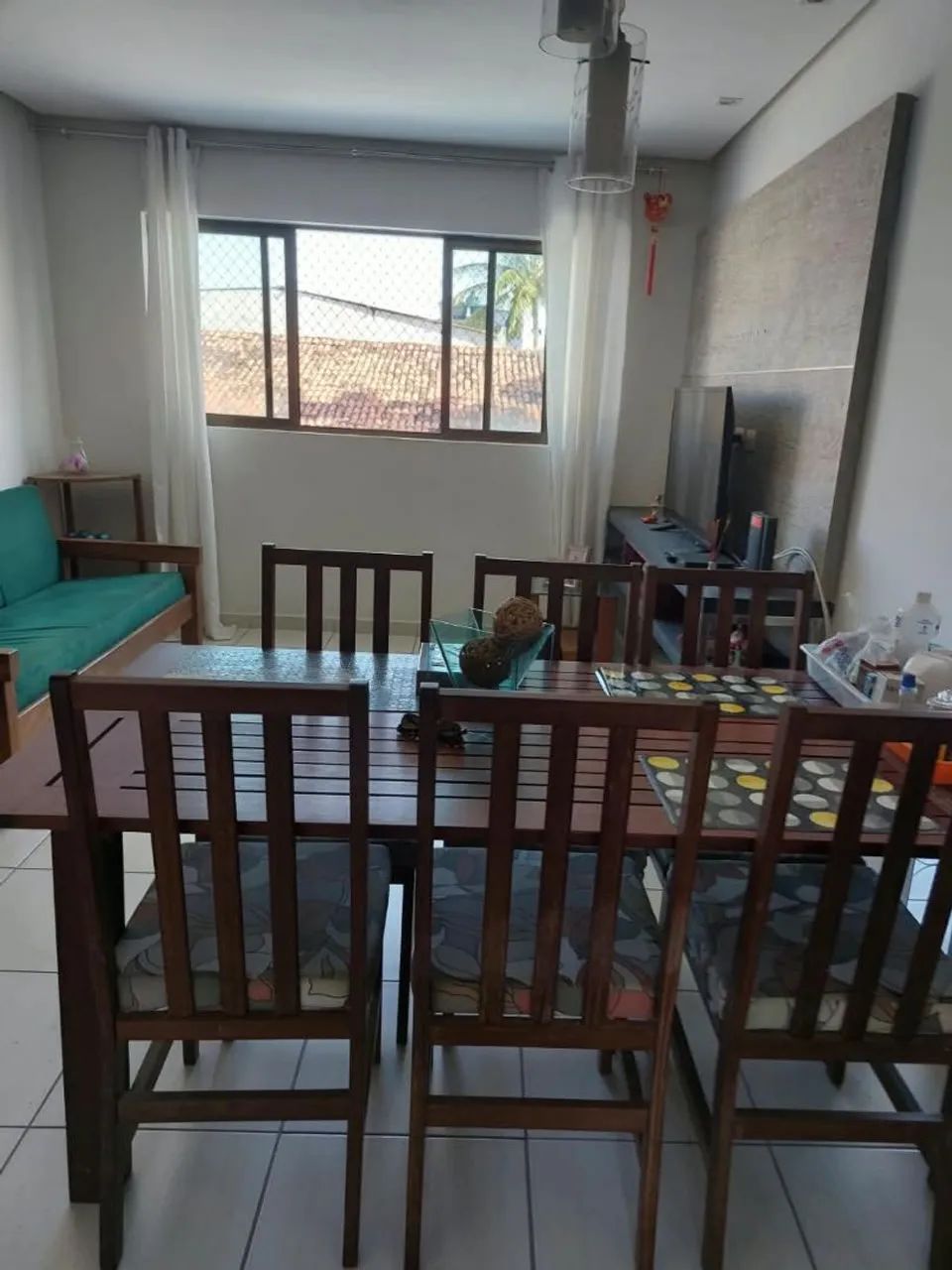Mesa de madeira e cadeiras com 6 lugares  - Foto 3