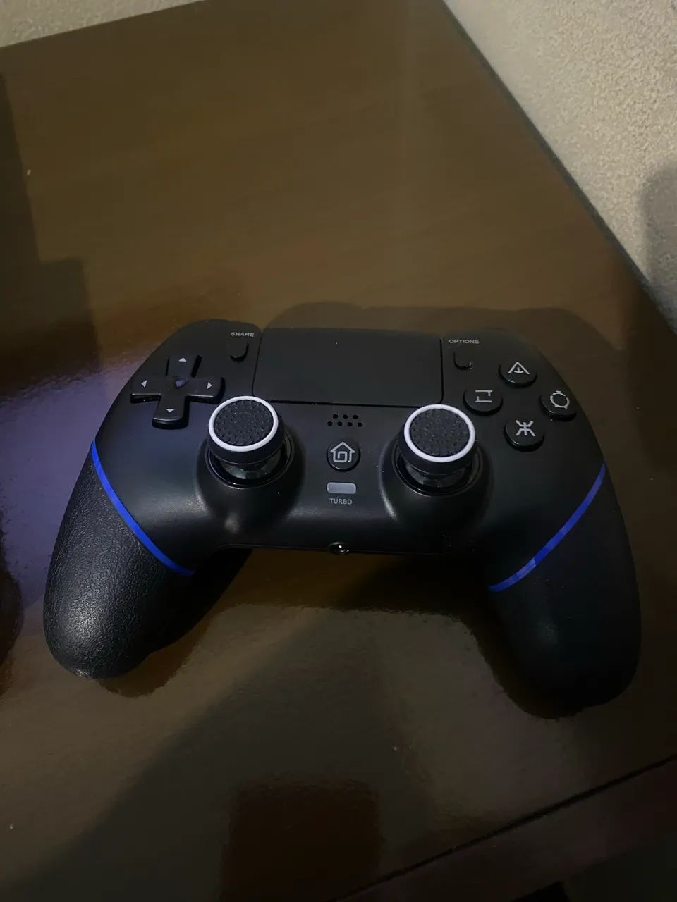 Vendo PS4 Slim 1TB - Desbloqueado - Foto 3