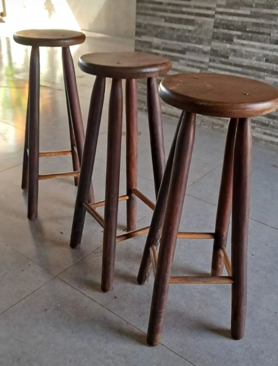 Banquetas  de madeira 