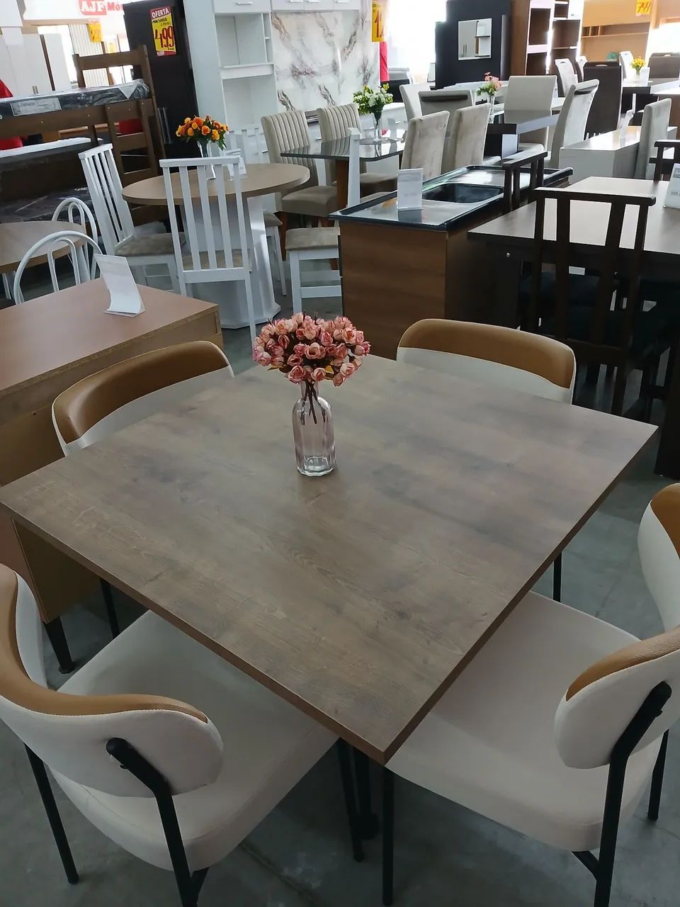 Mesa com 4 cadeiras