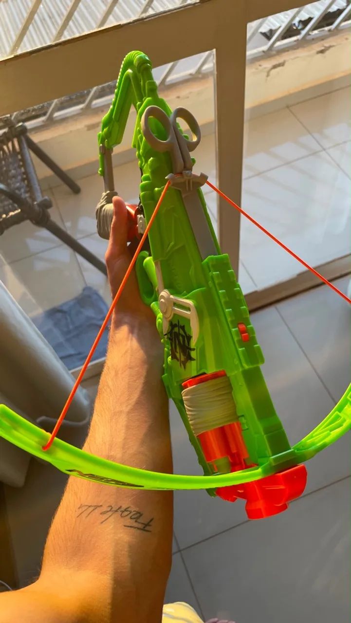 Nerf Zombie Strike Na caixa - Foto 3