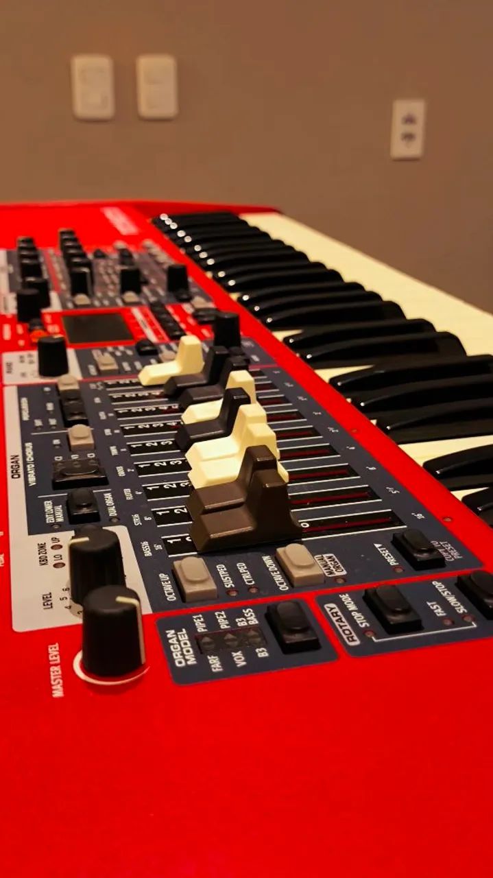 Nord Eletro 6D - 61 teclas  - Foto 5