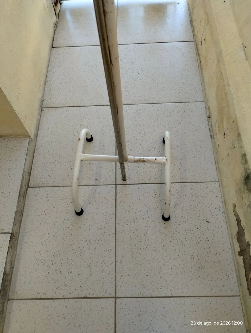 Muleta e suporte para soro - Foto 4