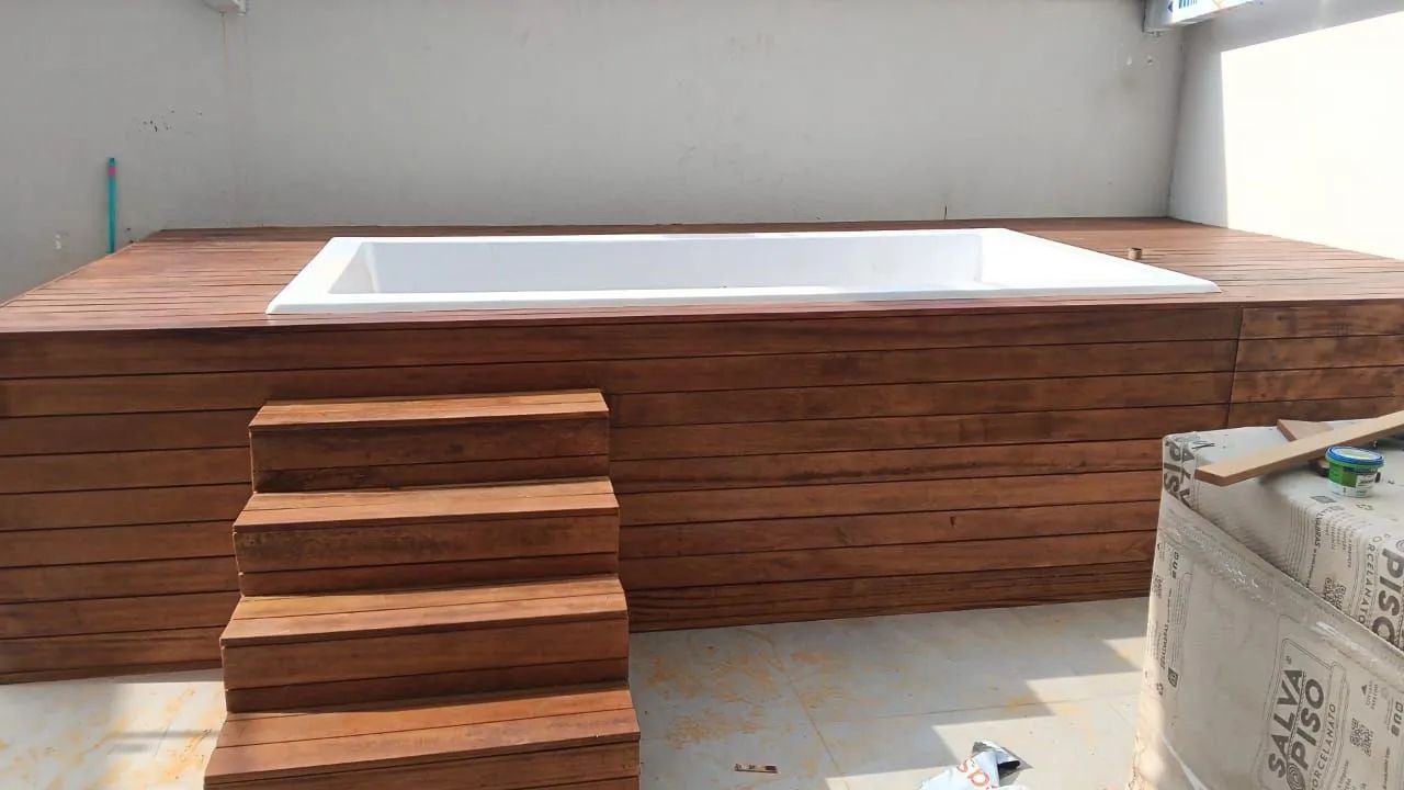 Deck em madeira para piscina 