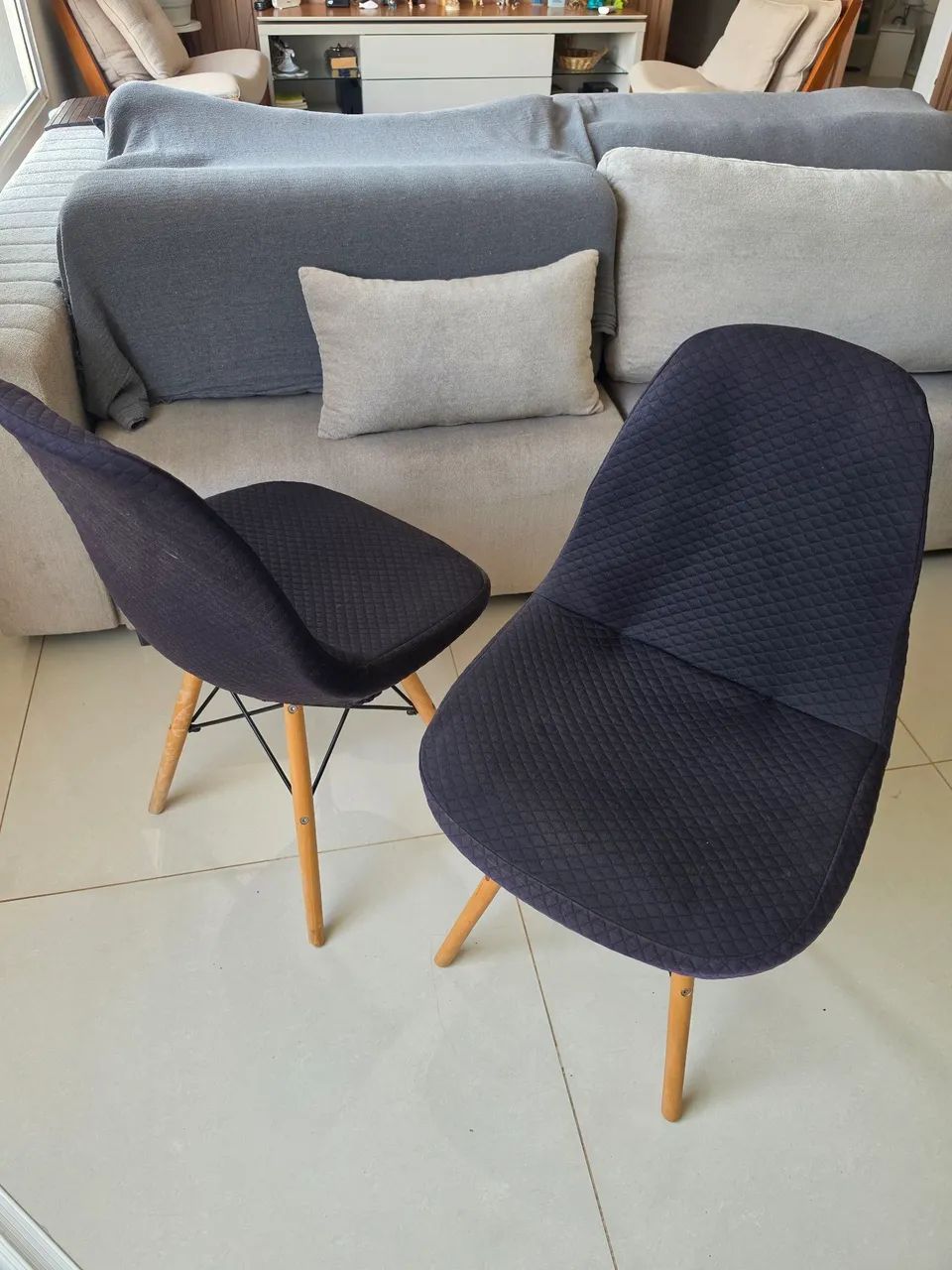 Jogo de 6 Cadeiras Eames Courino Branco e Capas - Foto 5
