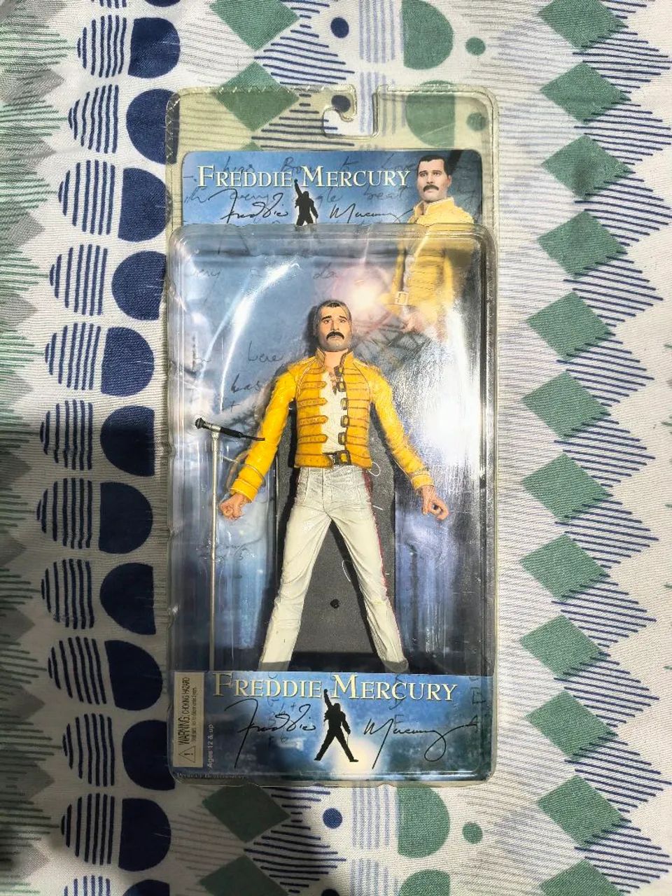 Freddie Mercury Queen 2006 NECA Original Lacrado  - Foto 3