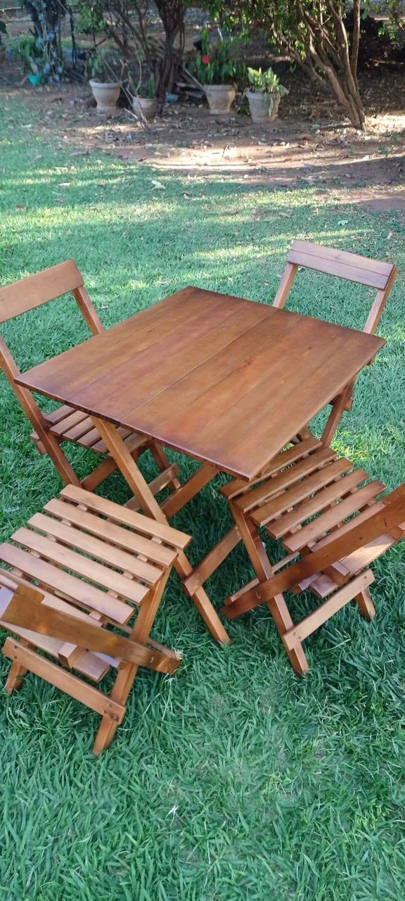 Jogo de mesa 75x70cm dobrável com 4 cadeiras  - Foto 3
