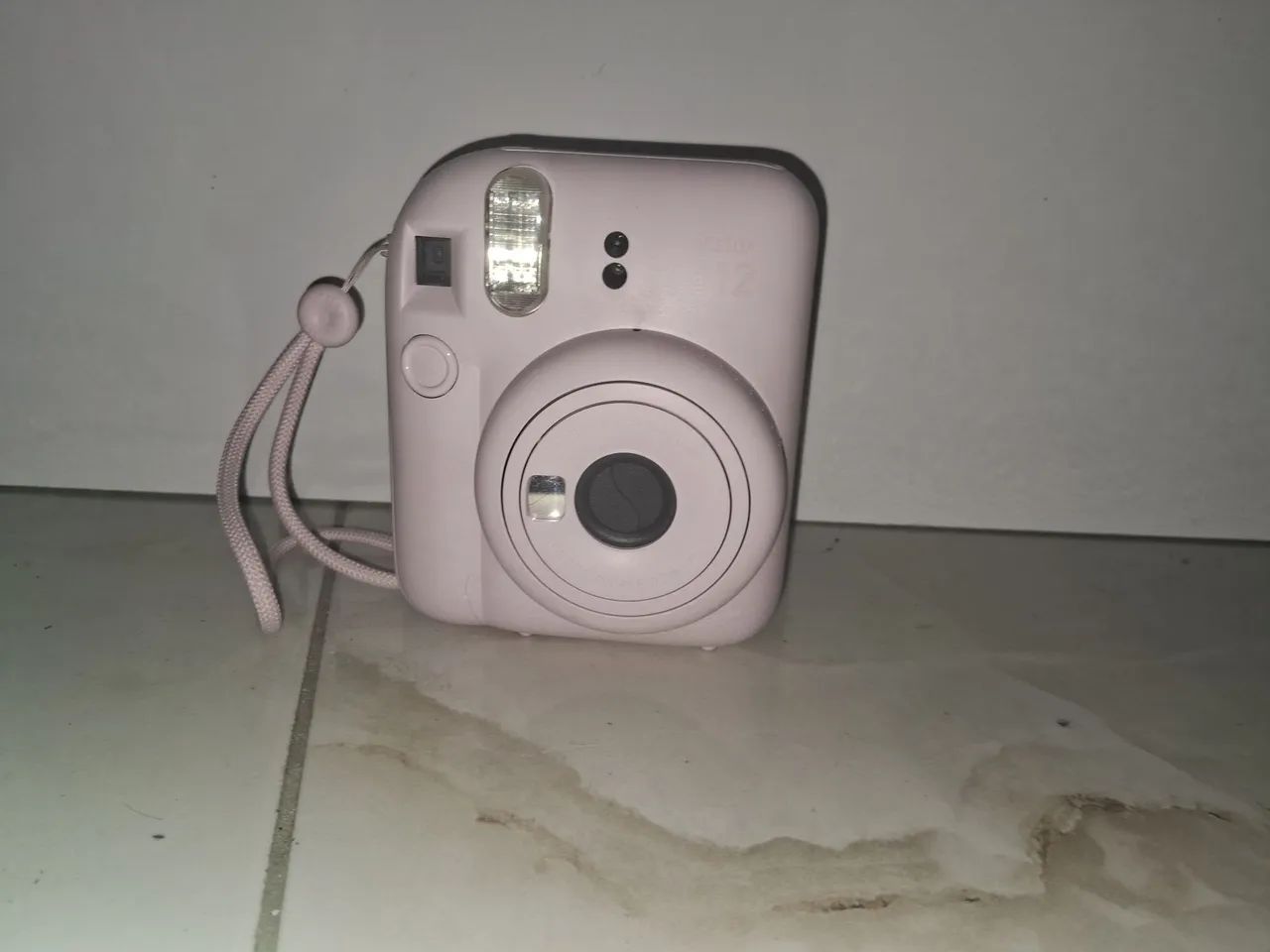 Câmera Instax Mini 12 da cor rosa. Pouco usada