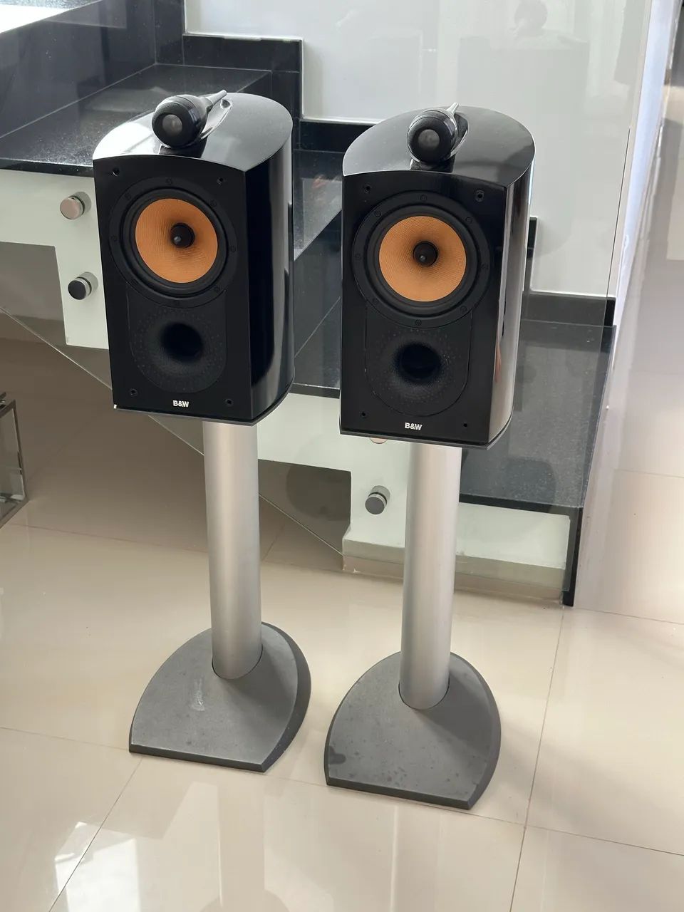 Par de caixas Bowers & Wilkins 805 Nautilus - Foto 4